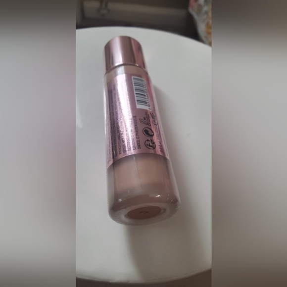 Makeup Revolution Conceal & Define F7.🌴 - Picture 2 of 4